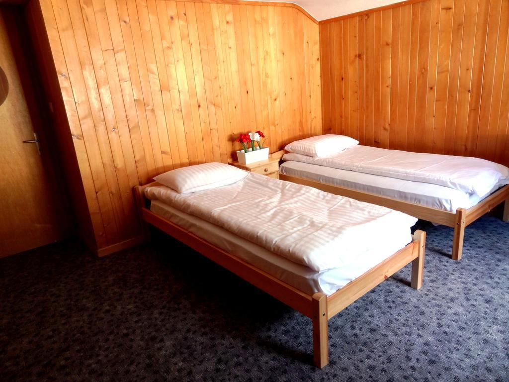 Appartamento Base Cafe Lauterbrunnen Esterno foto
