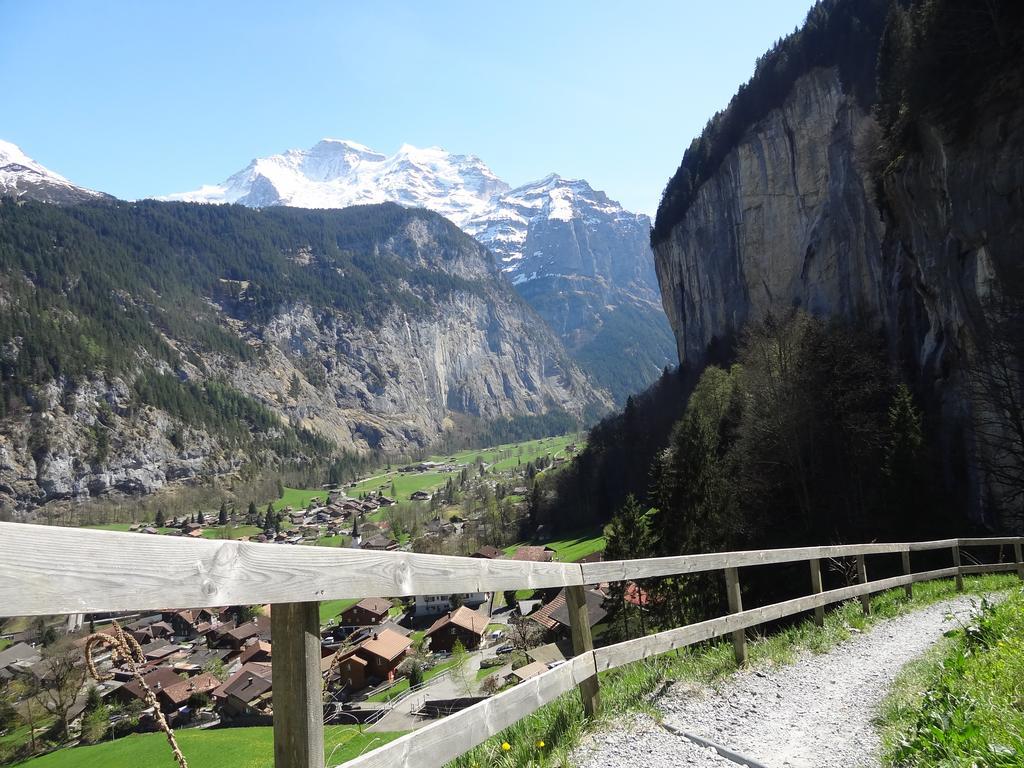 Appartamento Base Cafe Lauterbrunnen Esterno foto