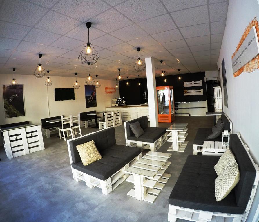Appartamento Base Cafe Lauterbrunnen Esterno foto